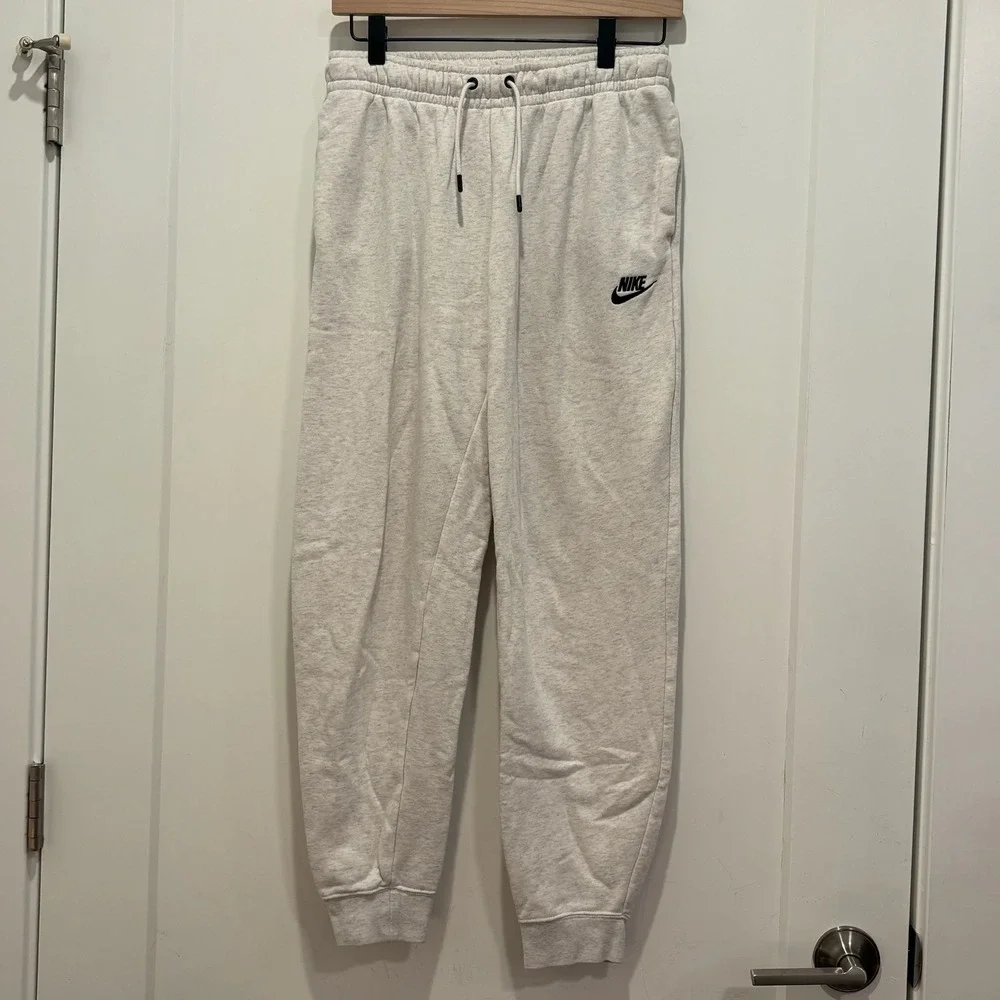 Nike Sportswear Essential Fleece Joggers Womens Small Oatmeal Heather Grey Sweat